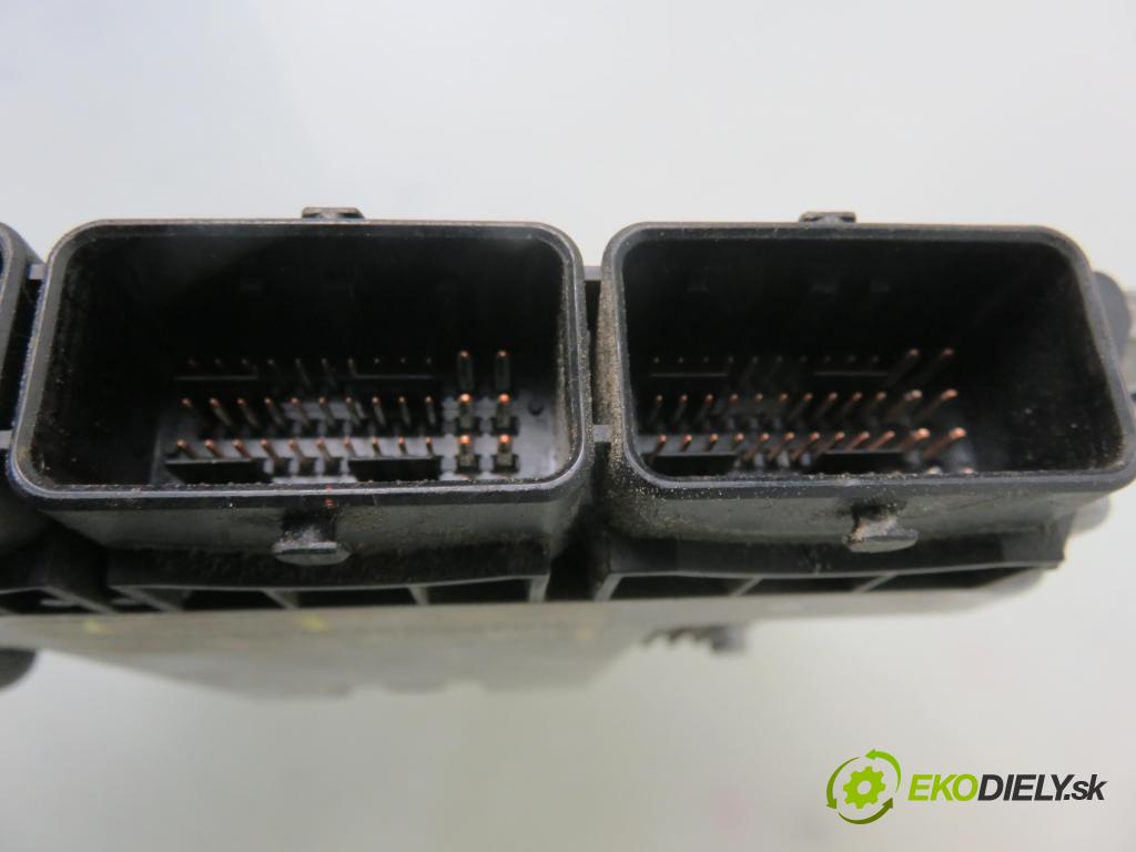 RENAULT SCENIC II (JM0/1_) MINIVAN 2007 110,00 2.0 dCi (JM1K) - M9R 721 1995,00 řídící jednotka motora 0281013507 ; 8200688494 ; 8200688457