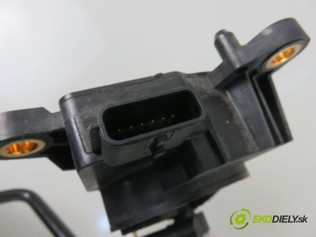 RENAULT SCENIC II (JM0/1_) MINIVAN 2007 110,00 2.0 dCi (JM1K) - M9R 721 1995,00 Potenciometer plynu 8200159647B (Pedále)