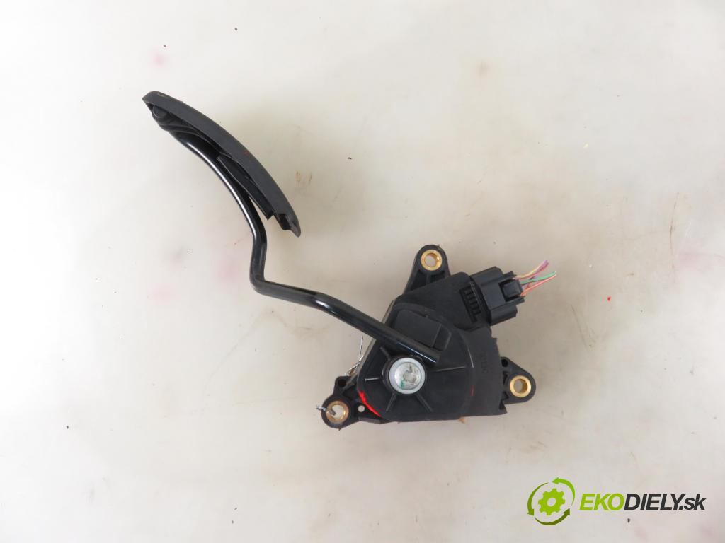 RENAULT SCENIC II (JM0/1_) MINIVAN 2007 110,00 2.0 dCi (JM1K) - M9R 721 1995,00 Potenciometer plynu 8200159647B (Pedále)