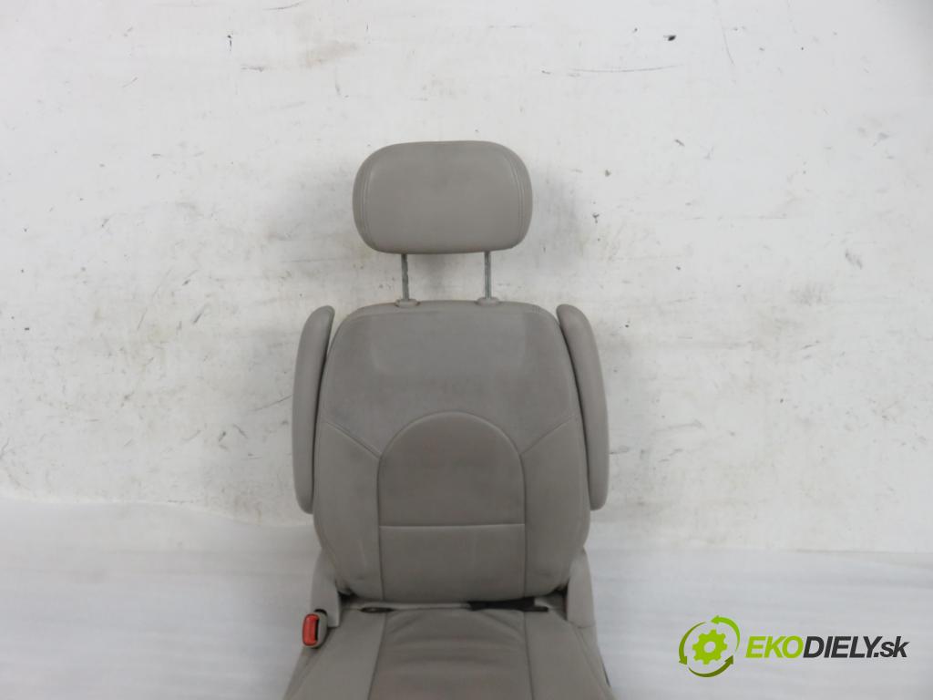 CHRYSLER VOYAGER IV (RG, RS) MINIVAN 2006 160,00 3.8 - EGH 3778,00 Sedadlo 2 rad ľavy