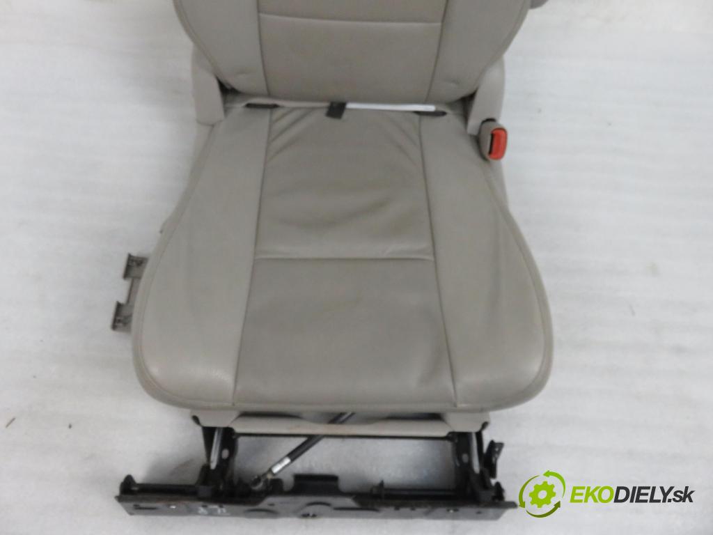 CHRYSLER VOYAGER IV (RG, RS) MINIVAN 2006 160,00 3.8 - EGH 3778,00 Sedadlo 2 rad pravy