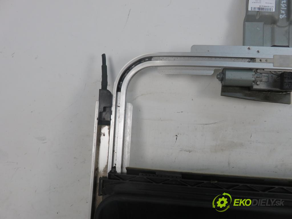 CHRYSLER VOYAGER IV (RG, RS) MINIVAN 2006 160,00 3.8 - EGH 3778,00 střešní okno  (Okna karoserie)