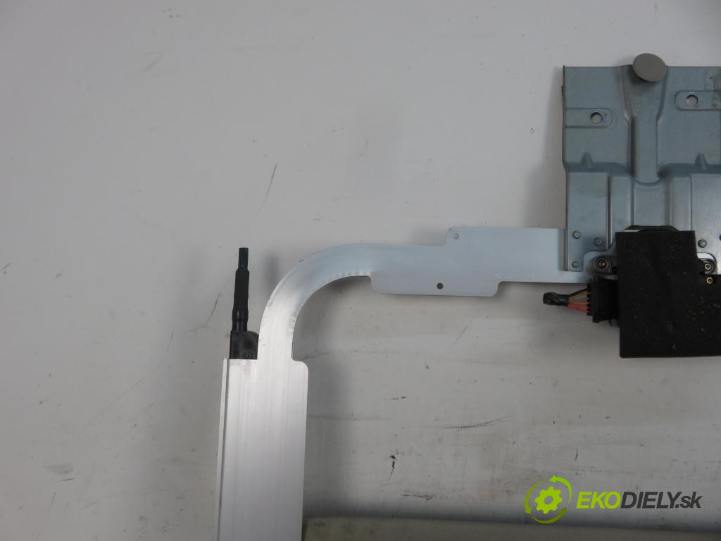 CHRYSLER VOYAGER IV (RG, RS) MINIVAN 2006 160,00 3.8 - EGH 3778,00 střešní okno  (Okna karoserie)