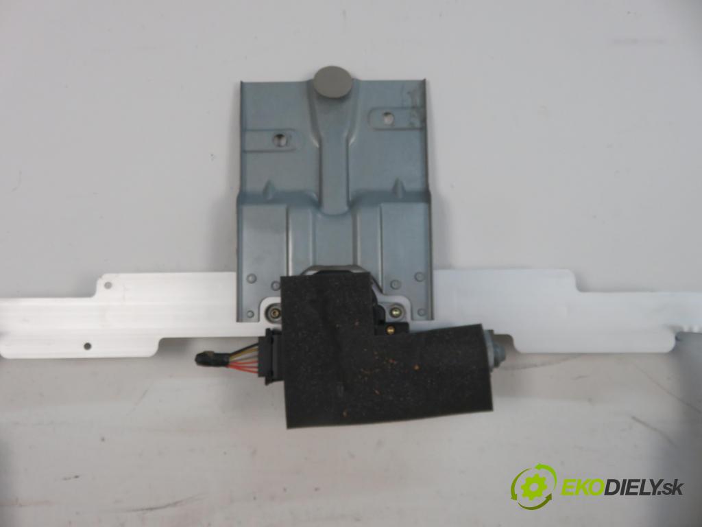 CHRYSLER VOYAGER IV (RG, RS) MINIVAN 2006 160,00 3.8 - EGH 3778,00 střešní okno  (Okna karoserie)