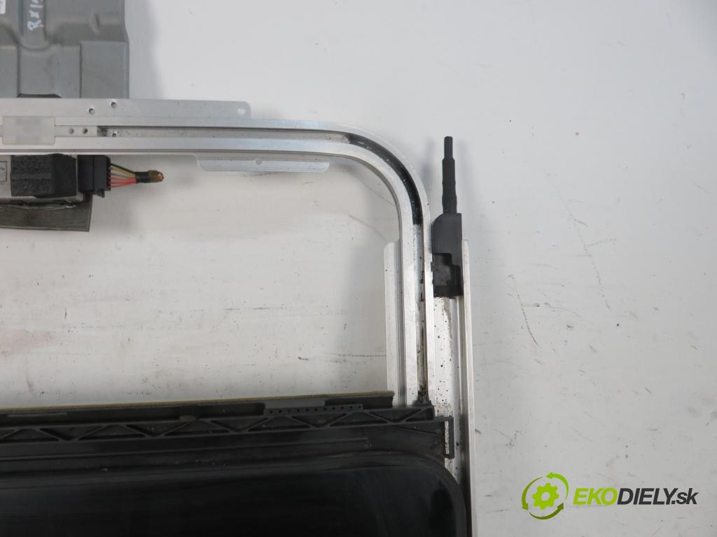 CHRYSLER VOYAGER IV (RG, RS) MINIVAN 2006 160,00 3.8 - EGH 3778,00 střešní okno  (Okna karoserie)