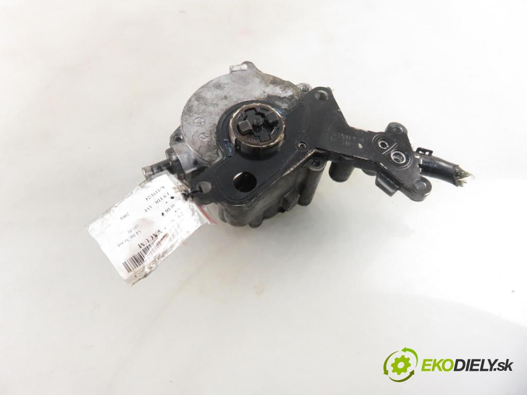 AUDI A4 Avant (8E5, B6) KOMBI 2004 96,00 1.9 TDI PD 130 - AVF 1896,00 pumpa vakuová 038145209C