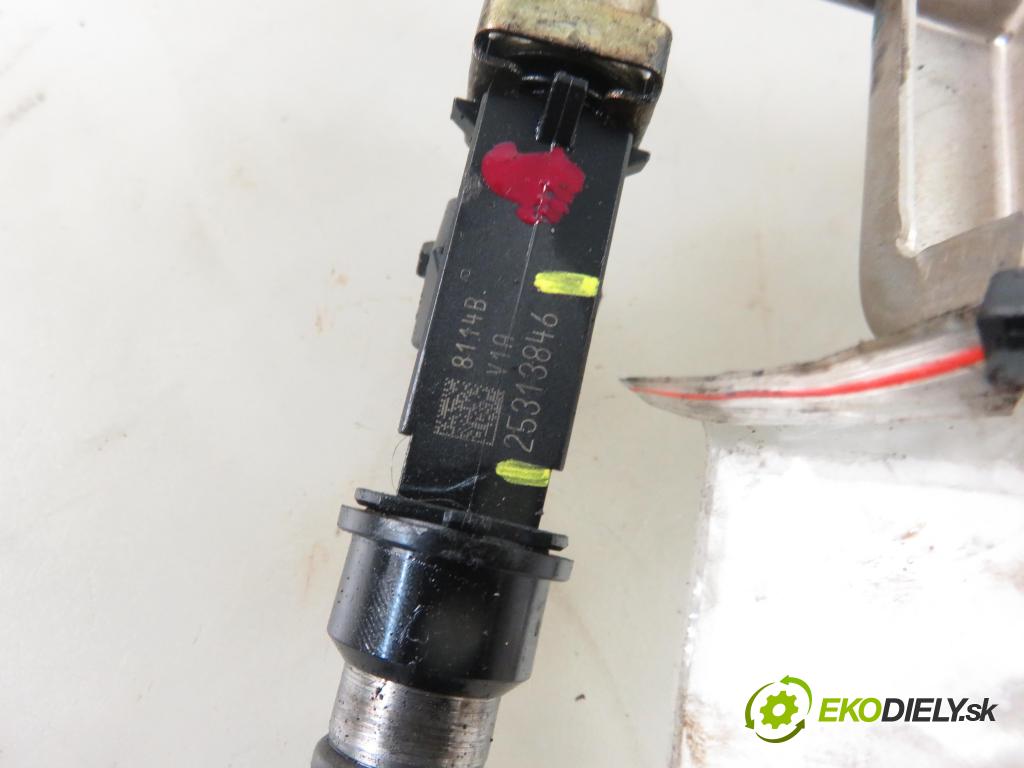 OPEL VECTRA C (Z02) SEDAN 2004 74,00 1.6 16V - Z 16 XE 1598,00 Lišta vstrekovacia 25313846 (Vstrekovacie lišty)