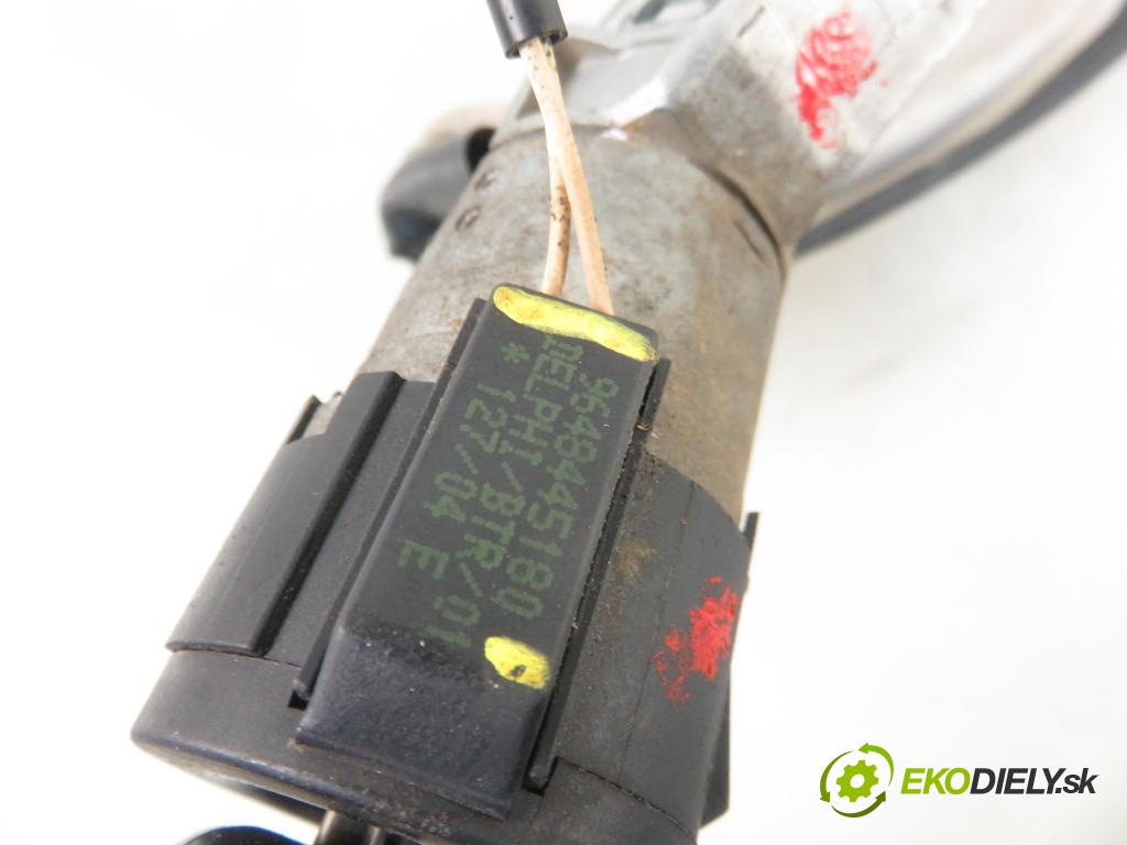 PEUGEOT PARTNER Skrzynia (5_, G_) KOMBIVAN 2004 51,00 1.9 D - WJY (DW8B) 1868,00 spinačka 9648445180 (Spínacie skrinky a kľúče)