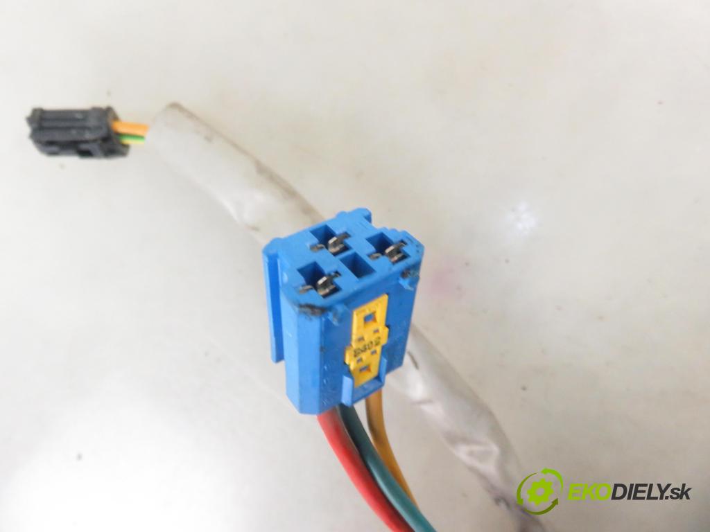 PEUGEOT PARTNER Skrzynia (5_, G_) KOMBIVAN 2004 51,00 1.9 D - WJY (DW8B) 1868,00 spinačka 9648445180 (Spínacie skrinky a kľúče)