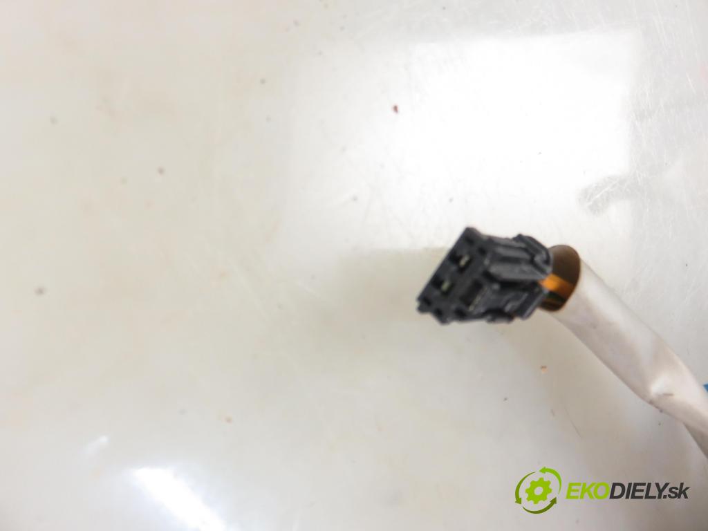 PEUGEOT PARTNER Skrzynia (5_, G_) KOMBIVAN 2004 51,00 1.9 D - WJY (DW8B) 1868,00 spinačka 9648445180 (Spínacie skrinky a kľúče)