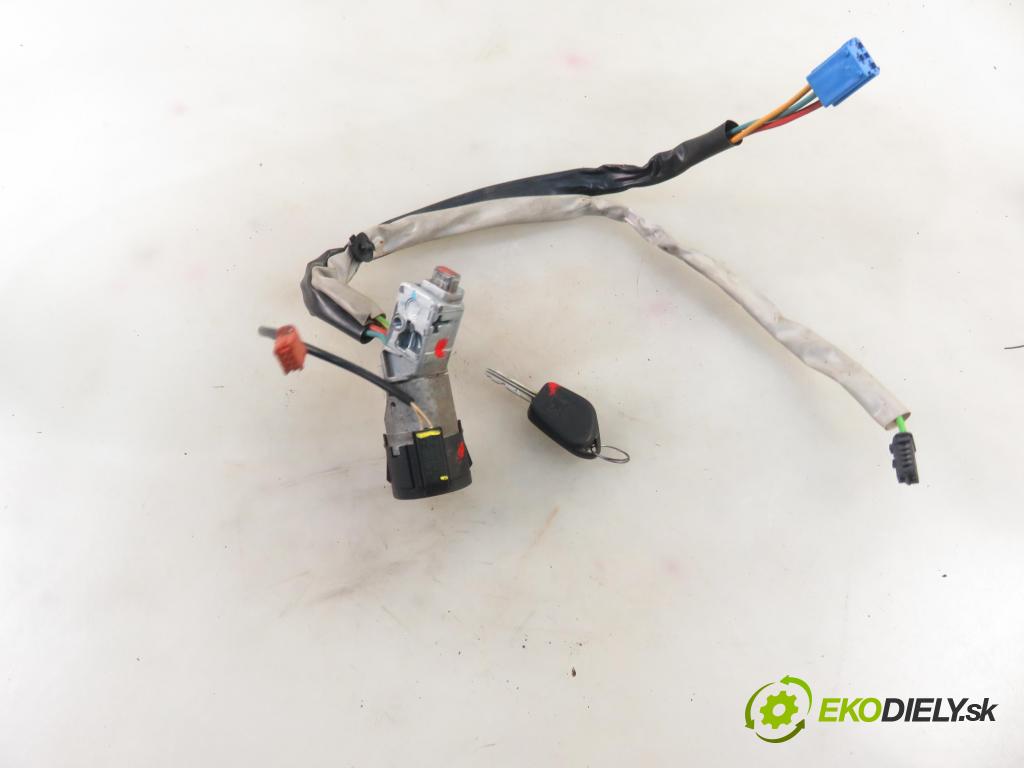 PEUGEOT PARTNER Skrzynia (5_, G_) KOMBIVAN 2004 51,00 1.9 D - WJY (DW8B) 1868,00 spinačka 9648445180 (Spínacie skrinky a kľúče)