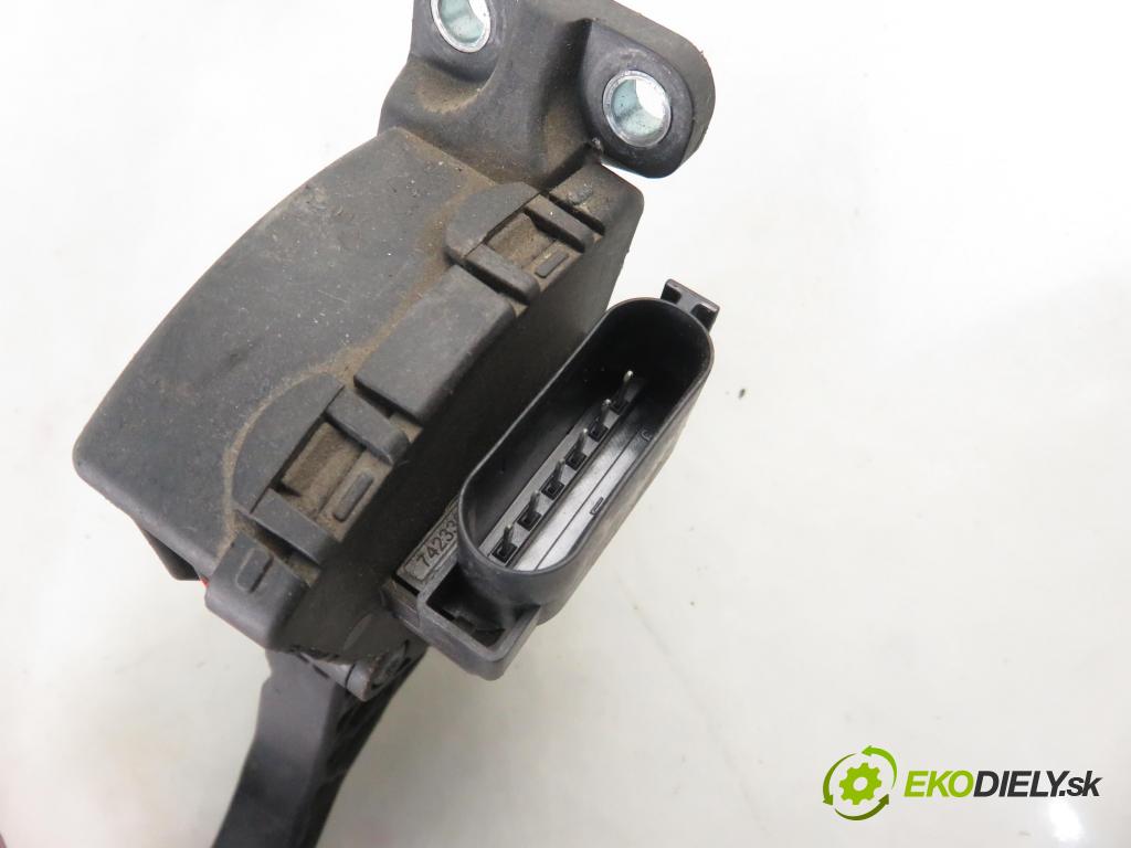 FORD FOCUS II (DA_, HCP) HB 2005 74,00 1.6 - HWDA 1596,00 Potenciometer plynu 4M519F836AH ; 6PV00864101 (Pedále)