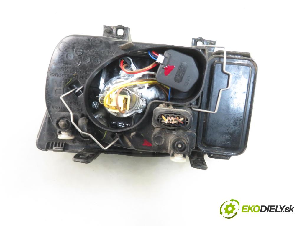VW BORA (1J2) SEDAN 1998 74,00 1.6 - AKL 1595,00 Svetlo PP