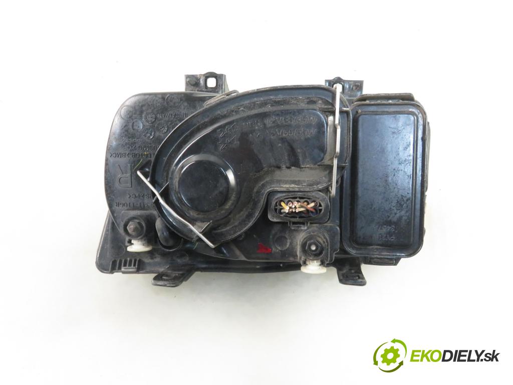 VW BORA (1J2) SEDAN 1998 74,00 1.6 - AKL 1595,00 Svetlo PP