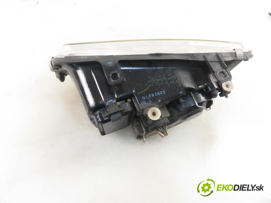 VW BORA (1J2) SEDAN 1998 74,00 1.6 - AKL 1595,00 Svetlo PP