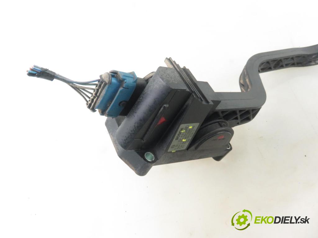 FIAT DOBLO Cargo (223_) FURGON 2005 55,00 1.3 D Multijet - 199 A2.000 1248,00 Potenciometer plynu 46778586 ; 0281002415 (Pedále)