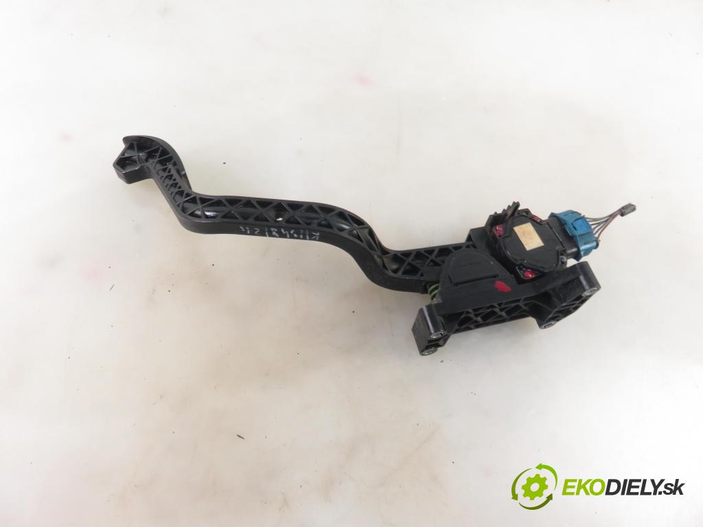 FIAT DOBLO Cargo (223_) FURGON 2005 55,00 1.3 D Multijet - 199 A2.000 1248,00 Potenciometer plynu 46778586 ; 0281002415 (Pedále)