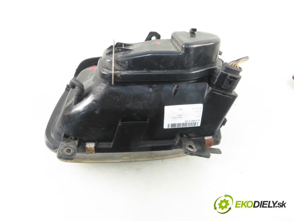 VW POLO (6N2) HB 2001 37,00 1.0 MPI 50 - AUC 999,00 Svetlo PP