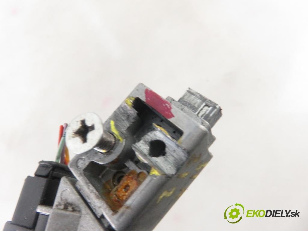 PEUGEOT 308 SW KOMBI 2008 110,00 1.6 16V - 5FX (EP6DT) 1598,00 spinačka 36410600 ; 9663123280 (Spínacie skrinky a kľúče)