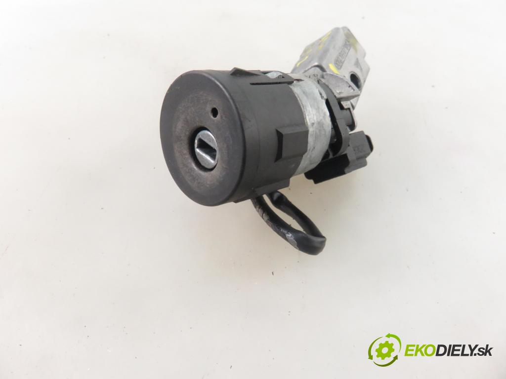 PEUGEOT 308 SW KOMBI 2008 110,00 1.6 16V - 5FX (EP6DT) 1598,00 spinačka 36410600 ; 9663123280 (Spínacie skrinky a kľúče)