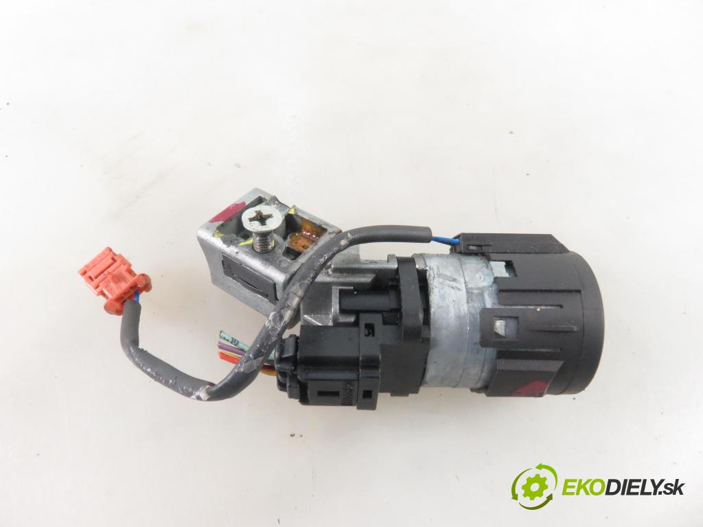 PEUGEOT 308 SW KOMBI 2008 110,00 1.6 16V - 5FX (EP6DT) 1598,00 spinačka 36410600 ; 9663123280 (Spínacie skrinky a kľúče)