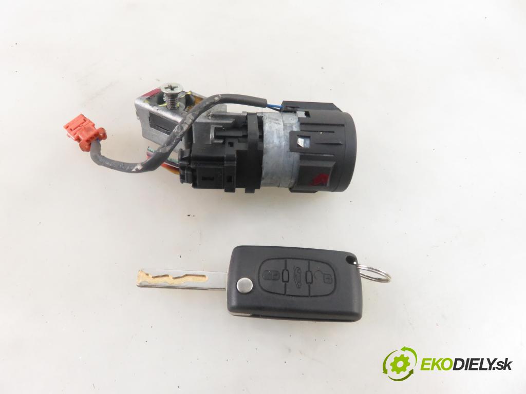 PEUGEOT 308 SW KOMBI 2008 110,00 1.6 16V - 5FX (EP6DT) 1598,00 spinačka 36410600 ; 9663123280 (Spínacie skrinky a kľúče)