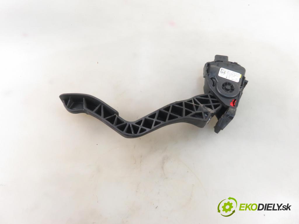 PEUGEOT 308 (4A_, 4C_) HB 2008 66,00 1.6 HDi 90 - 9HX (DV6ATED4) 1560,00 Potenciometer plynu 968153038000 ; 6PV00908301 (Pedále)