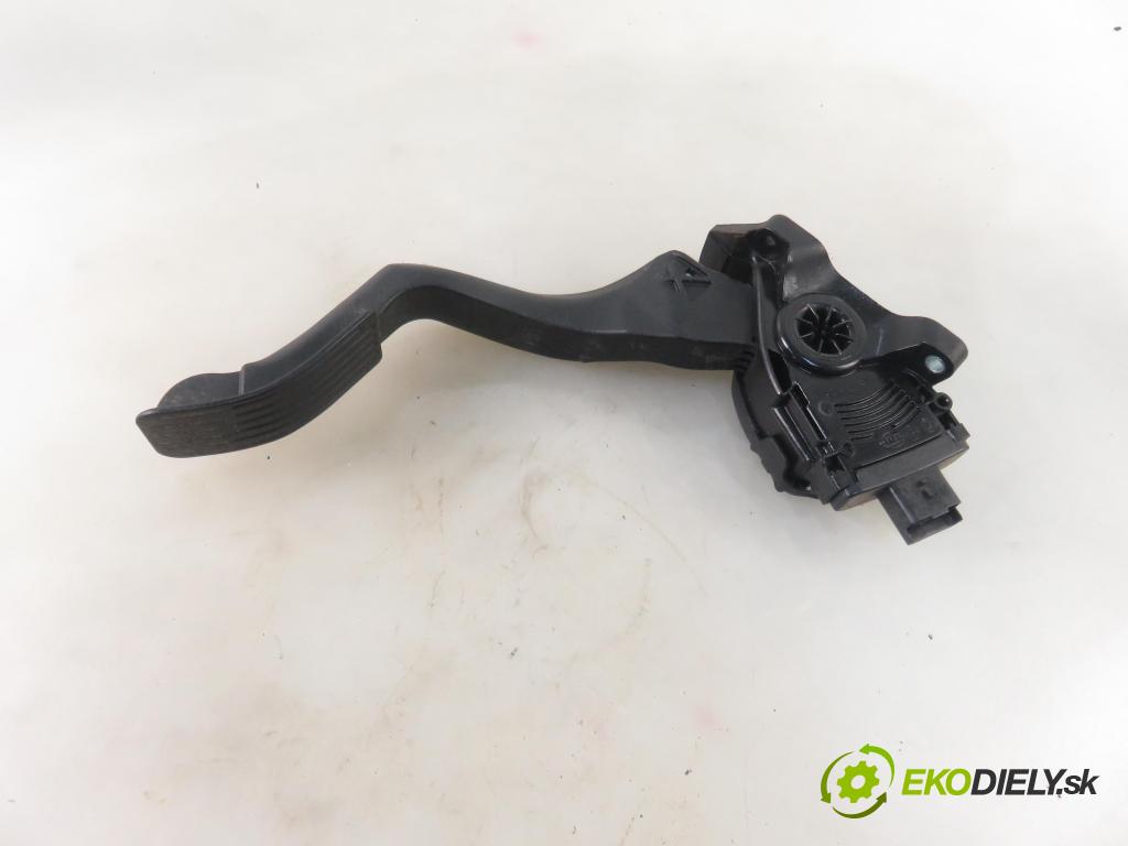 PEUGEOT 308 (4A_, 4C_) HB 2008 66,00 1.6 HDi 90 - 9HX (DV6ATED4) 1560,00 Potenciometer plynu 968153038000 ; 6PV00908301 (Pedále)