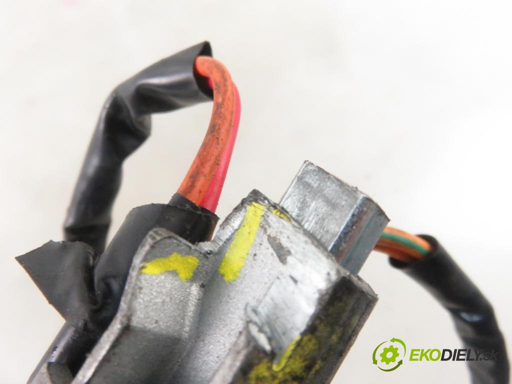 RENAULT TRAFIC II Skrzynia (FL) FURGON 2001 74,00 1.9 dCi - F9Q 760 1870,00 spinačka  (Spínacie skrinky a kľúče)