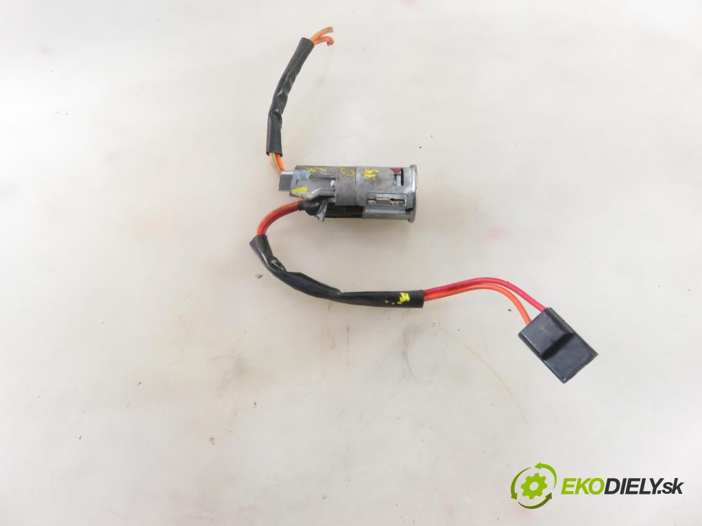 RENAULT TRAFIC II Skrzynia (FL) FURGON 2001 74,00 1.9 dCi - F9Q 760 1870,00 spinačka  (Spínacie skrinky a kľúče)