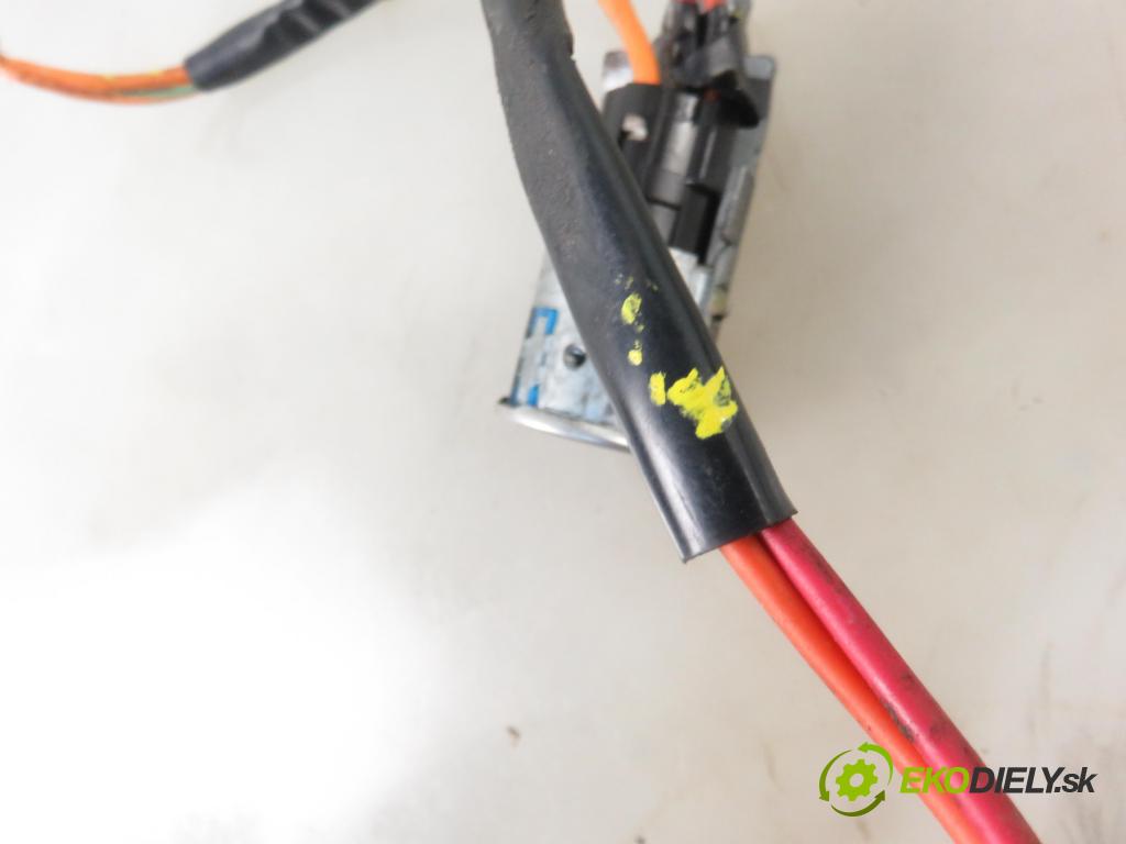 RENAULT TRAFIC II Skrzynia (FL) FURGON 2001 74,00 1.9 dCi - F9Q 760 1870,00 spinačka  (Spínacie skrinky a kľúče)