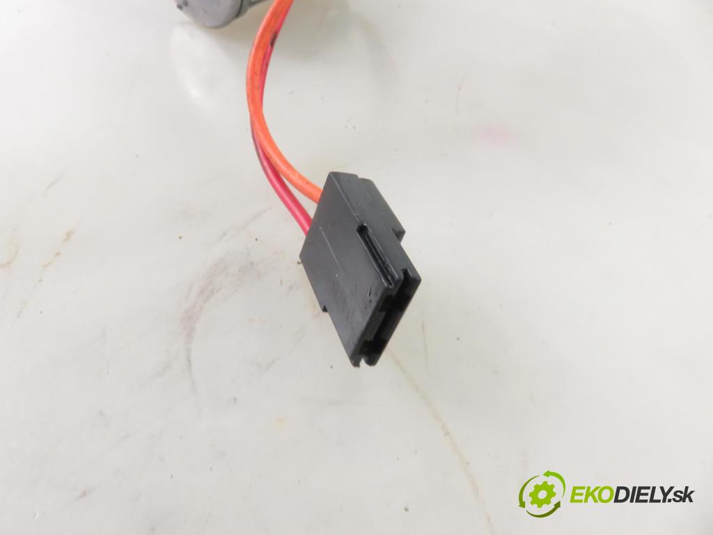 RENAULT TRAFIC II Skrzynia (FL) FURGON 2001 74,00 1.9 dCi - F9Q 760 1870,00 spinačka  (Spínacie skrinky a kľúče)