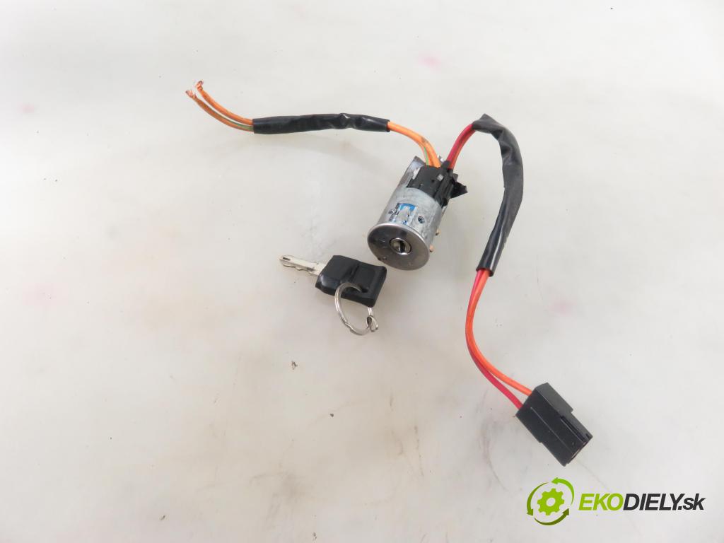 RENAULT TRAFIC II Skrzynia (FL) FURGON 2001 74,00 1.9 dCi - F9Q 760 1870,00 spinačka  (Spínacie skrinky a kľúče)