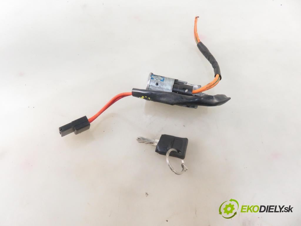 RENAULT TRAFIC II Skrzynia (FL) FURGON 2001 74,00 1.9 dCi - F9Q 760 1870,00 spinačka  (Spínacie skrinky a kľúče)