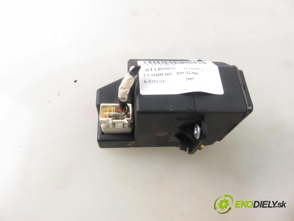 ALFA ROMEO 159 (939_) SEDAN 2007 110,00 1.9 JTDM 16V - 939 A2.000 1910,00 spinačka 1560616200 (Spínacie skrinky a kľúče)