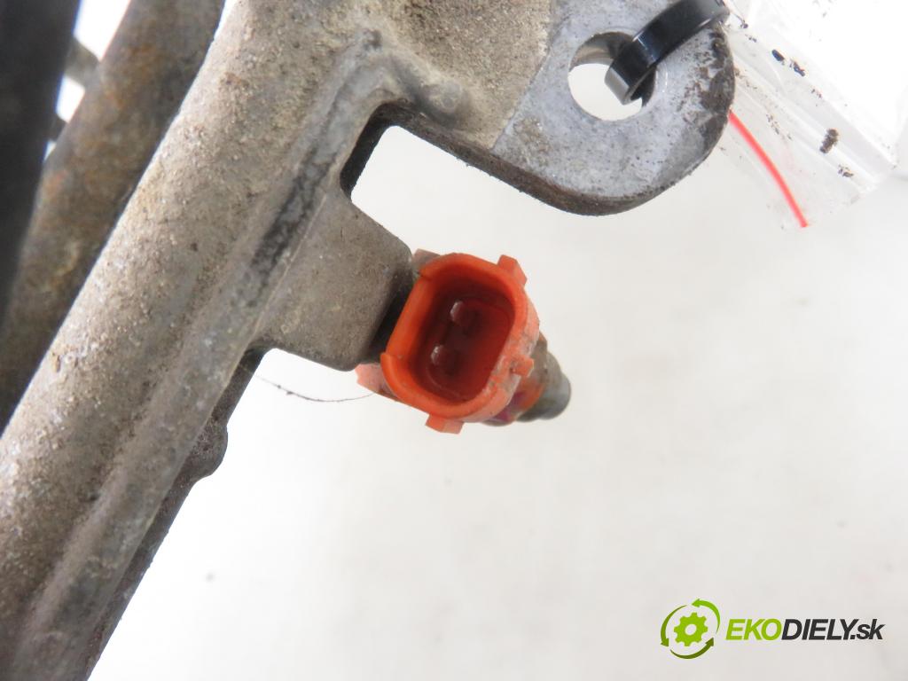 SUZUKI GRAND VITARA I (FT, HT) TERENOWY 2002 94,00 2.0 4x4 128 - J20A 1995,00 Lišta vstrekovacia INP771 (Vstrekovacie lišty)