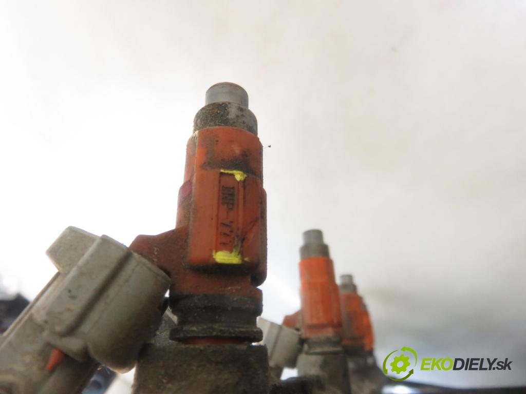 SUZUKI GRAND VITARA I (FT, HT) TERENOWY 2002 94,00 2.0 4x4 128 - J20A 1995,00 Lišta vstrekovacia INP771 (Vstrekovacie lišty)