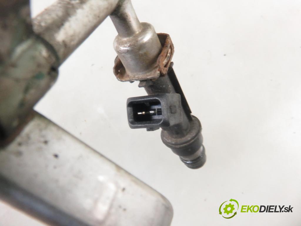 OPEL ZAFIRA B (A05) MINIVAN 2006 77,00 1.6 105 - Z 16 XEP 1598,00 Lišta vstrekovacia 25343299 (Vstrekovacie lišty)