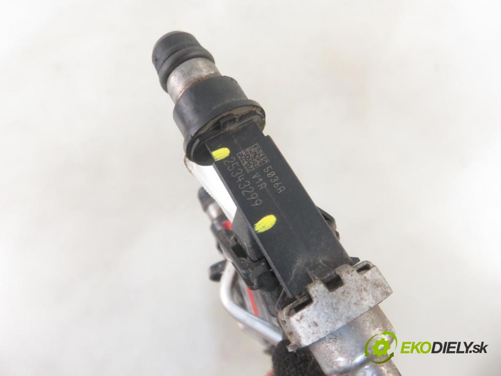 OPEL ZAFIRA B (A05) MINIVAN 2006 77,00 1.6 105 - Z 16 XEP 1598,00 Lišta vstrekovacia 25343299 (Vstrekovacie lišty)