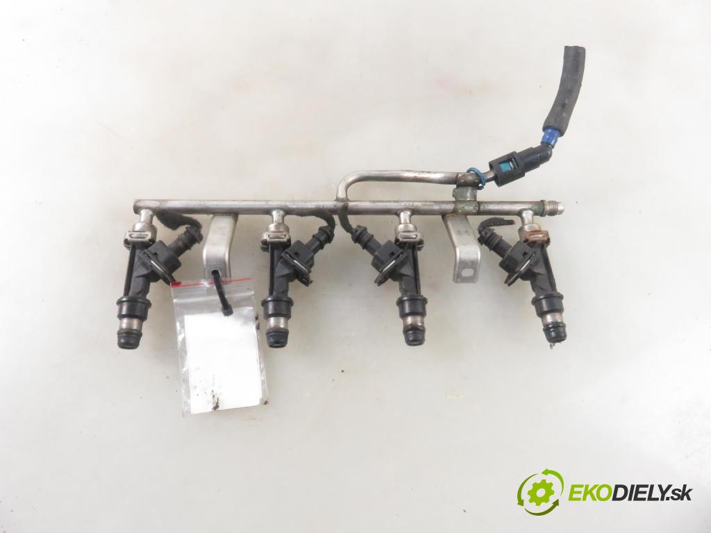 OPEL ZAFIRA B (A05) MINIVAN 2006 77,00 1.6 105 - Z 16 XEP 1598,00 Lišta vstrekovacia 25343299 (Vstrekovacie lišty)