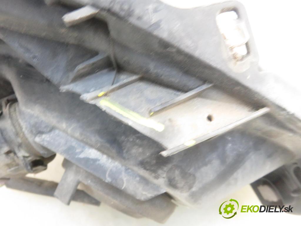 RENAULT CLIO III (BR0/1, CR0/1) HB 2006 55,00 1.2 16V 1149,00 Svetlo LP 8200459824
