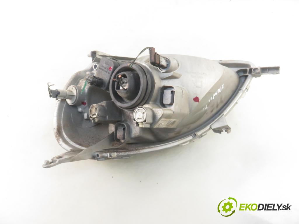 TOYOTA YARIS (_P1_) HB 2001 50,00 1.0 VVT- i 68 - 1SZ-FE 998,00 Svetlo PP 89006861