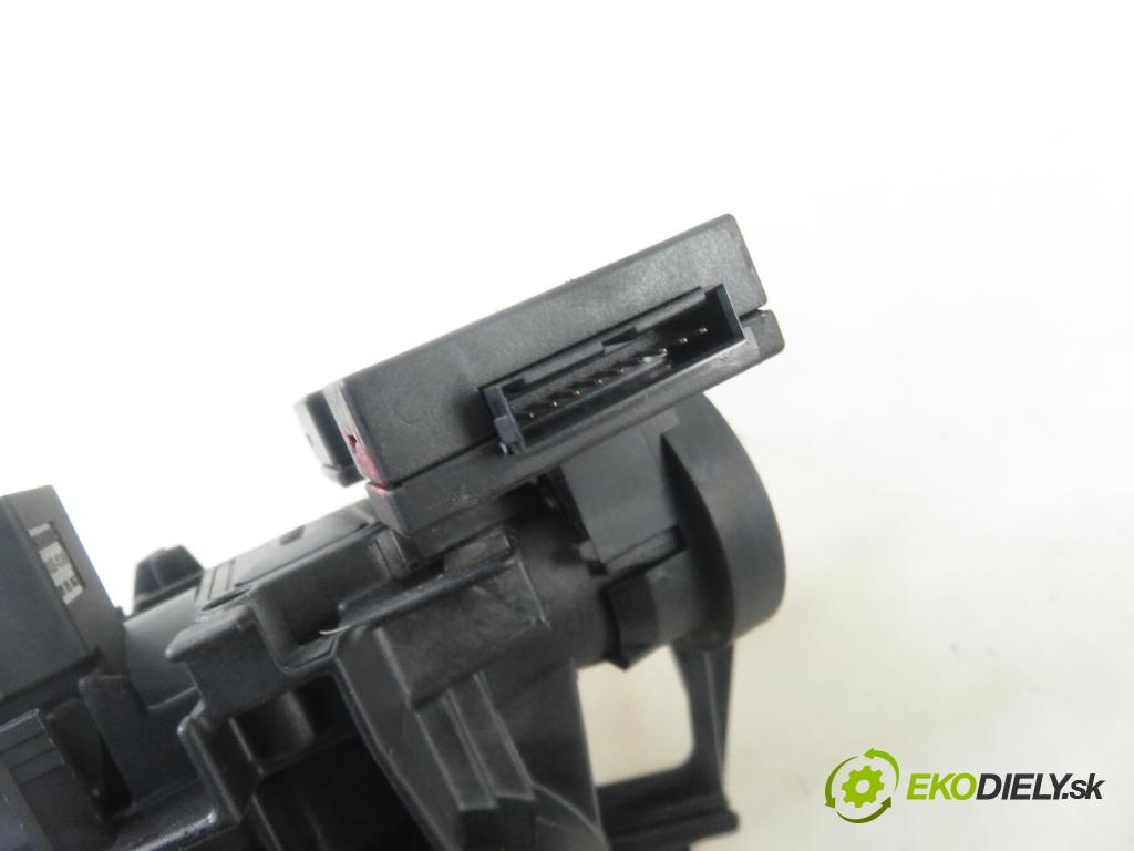 OPEL ASTRA G liftback (T98) HB 2001 55,00 1.7 DTI 16V - Y 17 DT 1686,00 spinačka 90589313 ; 90589389 ; 24445098 (Spínacie skrinky a kľúče)