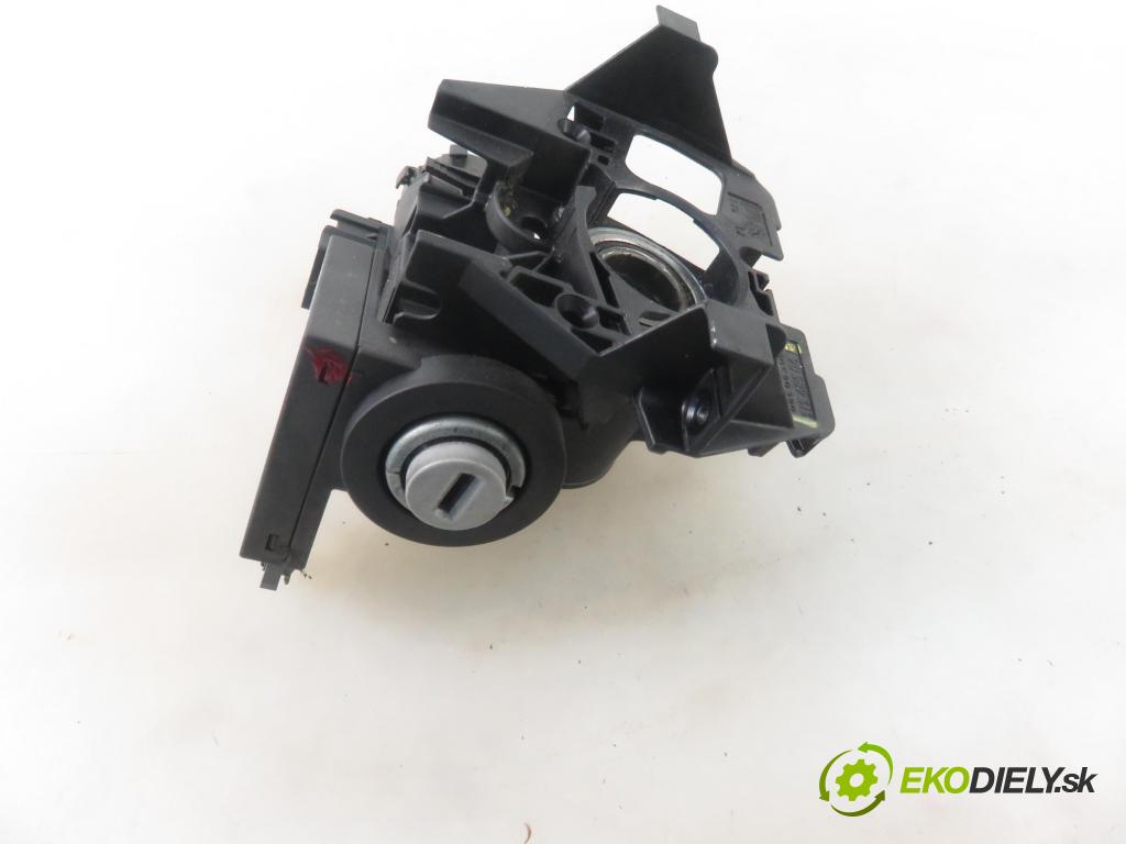 OPEL ASTRA G liftback (T98) HB 2001 55,00 1.7 DTI 16V - Y 17 DT 1686,00 spinačka 90589313 ; 90589389 ; 24445098 (Spínacie skrinky a kľúče)