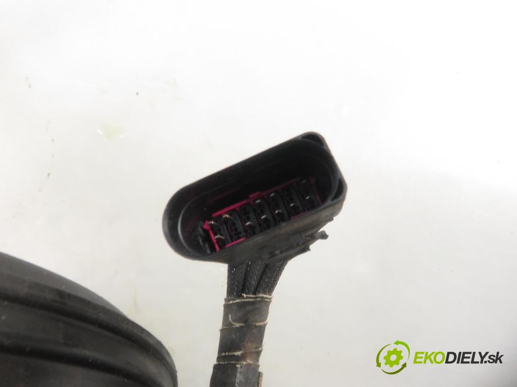 VW GOLF IV (1J1) HB 2000 77,00 1.6 16V - AUS 1598,00 Posilovač 1J1614205 ; 03786404014 (Servočerpadlá, pumpy riadenia)