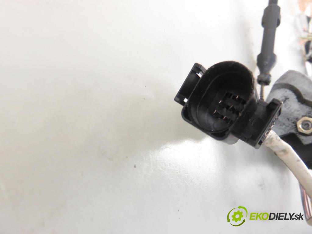 AUDI A4 (8D2, B5) SEDAN 1999 81,00 1.9 TDI 110 - AFN 1896,00 Potenciometer plynu 0281002286 ; 028907475AJ (Pedále)