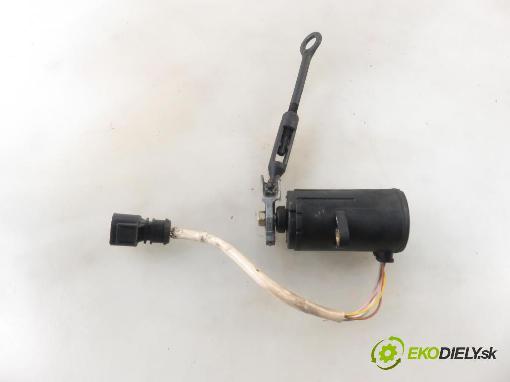 AUDI A4 (8D2, B5) SEDAN 1999 81,00 1.9 TDI 110 - AFN 1896,00 Potenciometer plynu 0281002286 ; 028907475AJ (Pedále)