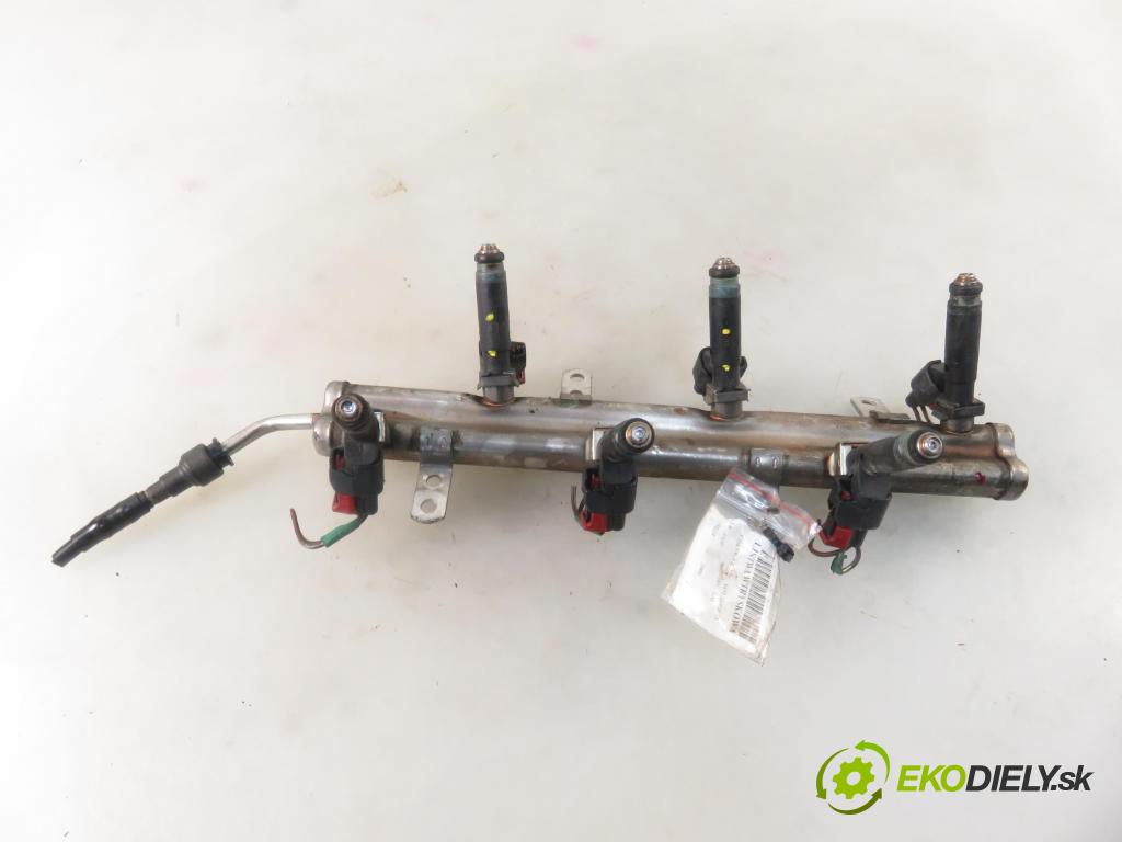 CHRYSLER VOYAGER IV (RG, RS) MINIVAN 2006 160,00 3.8 - EGH 3778,00 Lišta vstrekovacia 04861498AD ; 04861238AC (Vstrekovacie lišty)