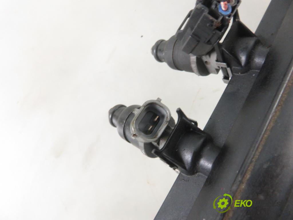 VW GOLF PLUS (5M1, 521) HB 2005 75,00 1.6 - BSF 1595,00 Lišta vstrekovacia 06A133317AS ; 06A906031BT (Vstrekovacie lišty)