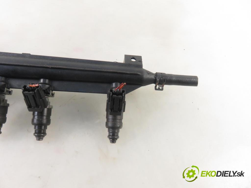 VW GOLF PLUS (5M1, 521) HB 2005 75,00 1.6 - BSF 1595,00 Lišta vstrekovacia 06A133317AS ; 06A906031BT (Vstrekovacie lišty)